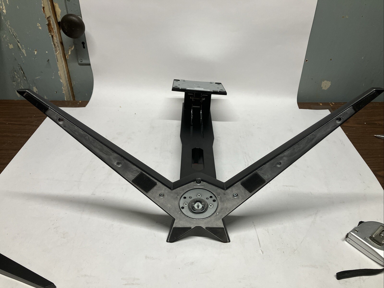 Monitor Stand Red And Black Q37G089705100000ML