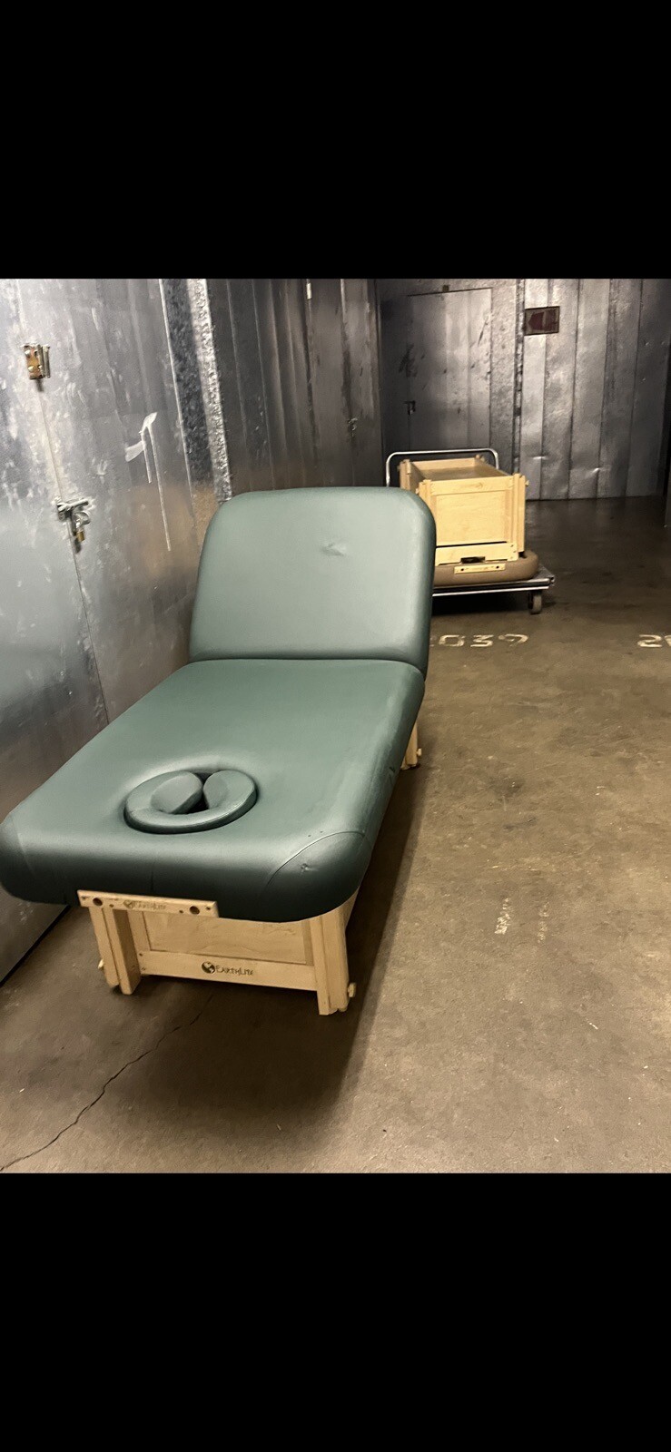 Earthlite Massage Table