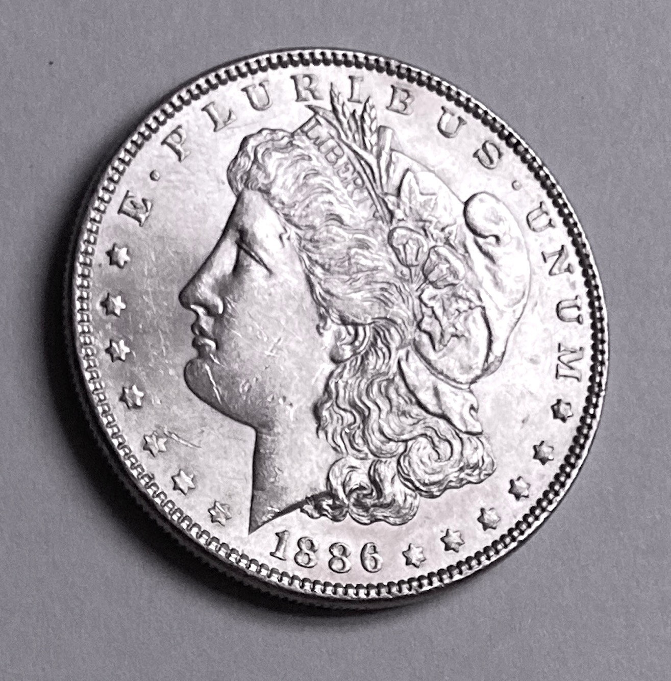 1886-P  MORGAN SILVER DOLLAR 90% SILVER $1 US COIN - FREE SHIPPING.   C05