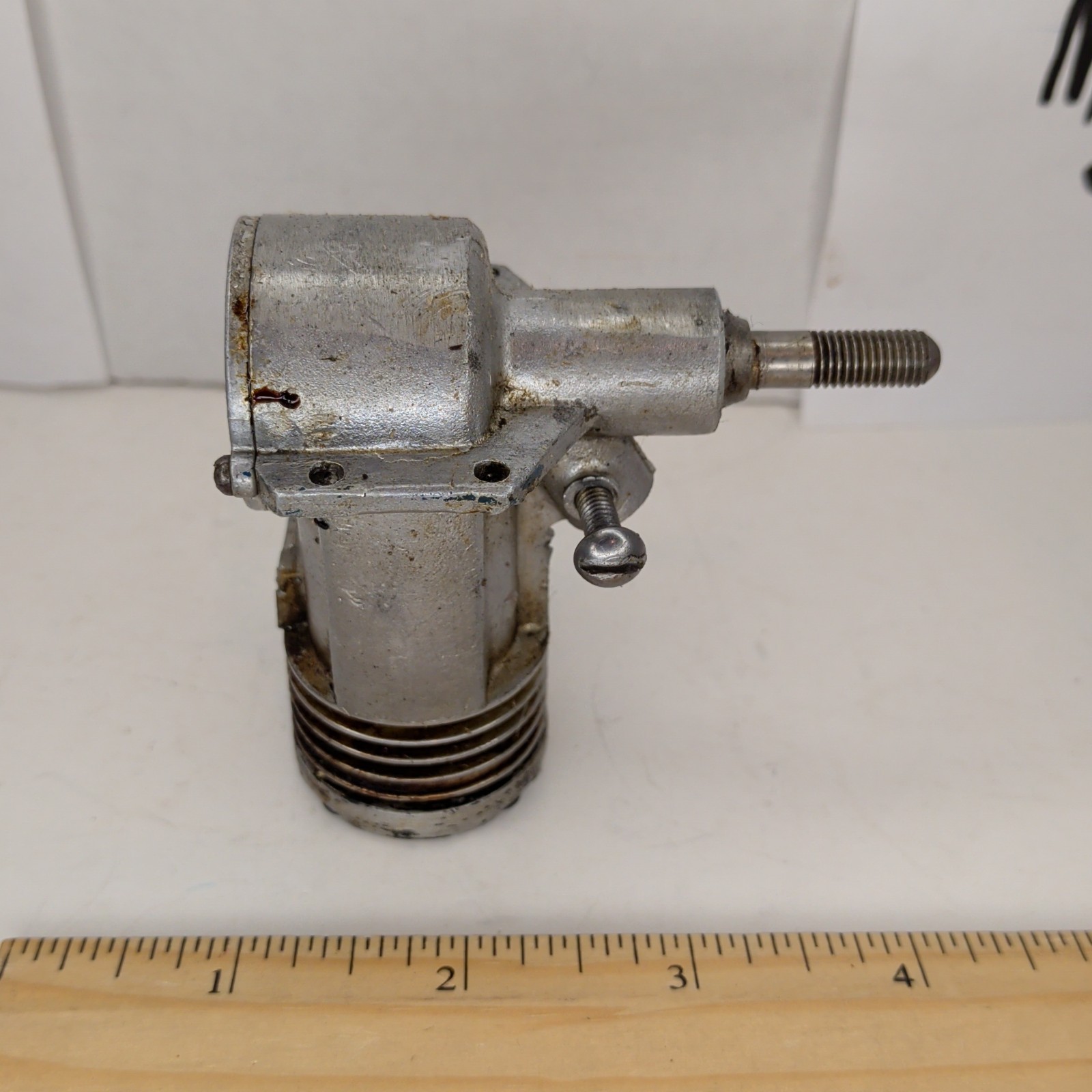 "19" Model Engine Model 4002 Untested Unbranded x2
