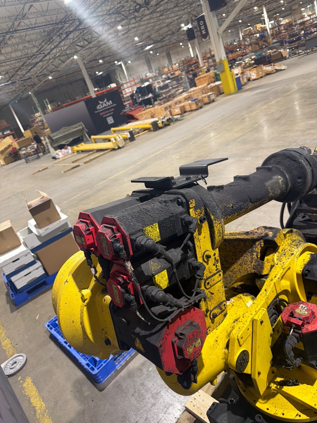 FANUC R‑2000iB/210F Complete w/ R‑30iB Controller USED