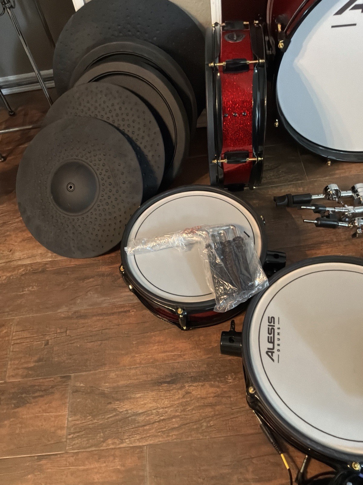 Alesis Strike Digital Electronic Drum Set w/ Module, Pads, Cymbals & Cables