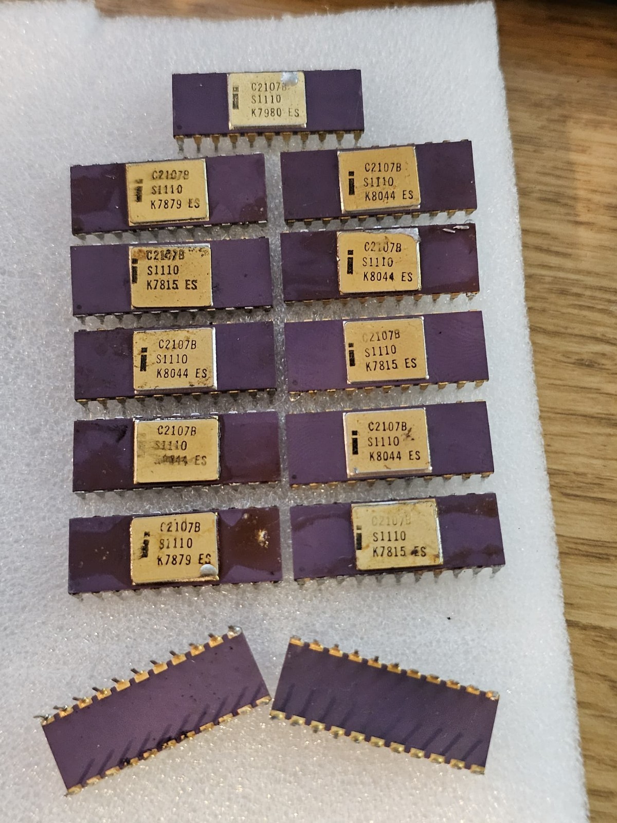 1x Rare Vintage ES Sample Intel C2107B Gold Ceramic IC Ram (4Kx1) NMOS Memory