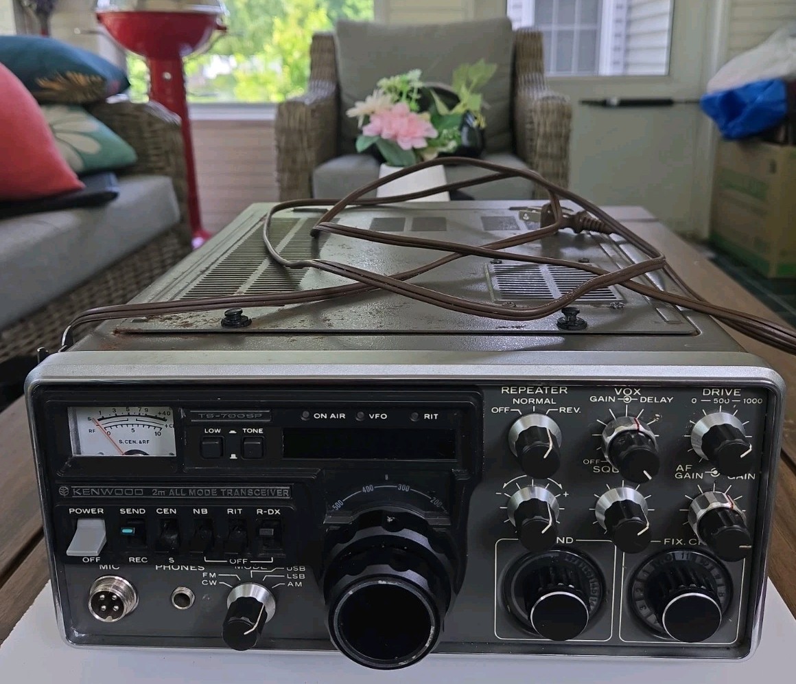 Vintage Kenwood TS‑700SP 2M All Mode Transceiver Ham Radio – Powers On
