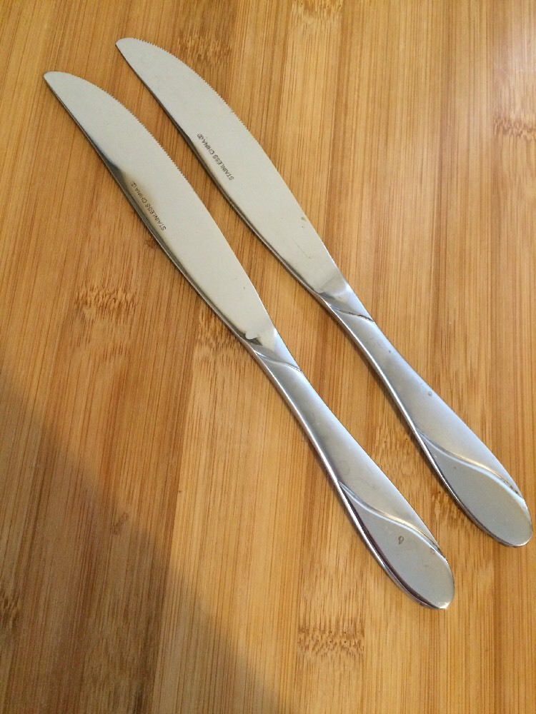 JLD International Stainless Frosted Glossy Swirl Oval Tip 2 DINNER KNIVES