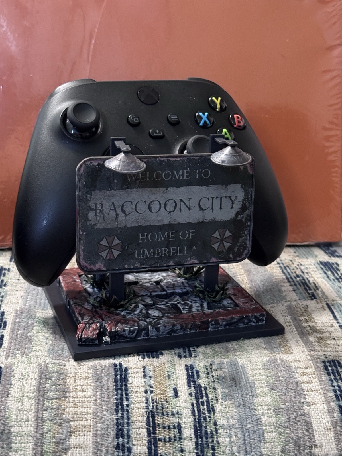 Resident Evil Welcome To Raccoon City Universal Controller Stand  Geeknet. NIB
