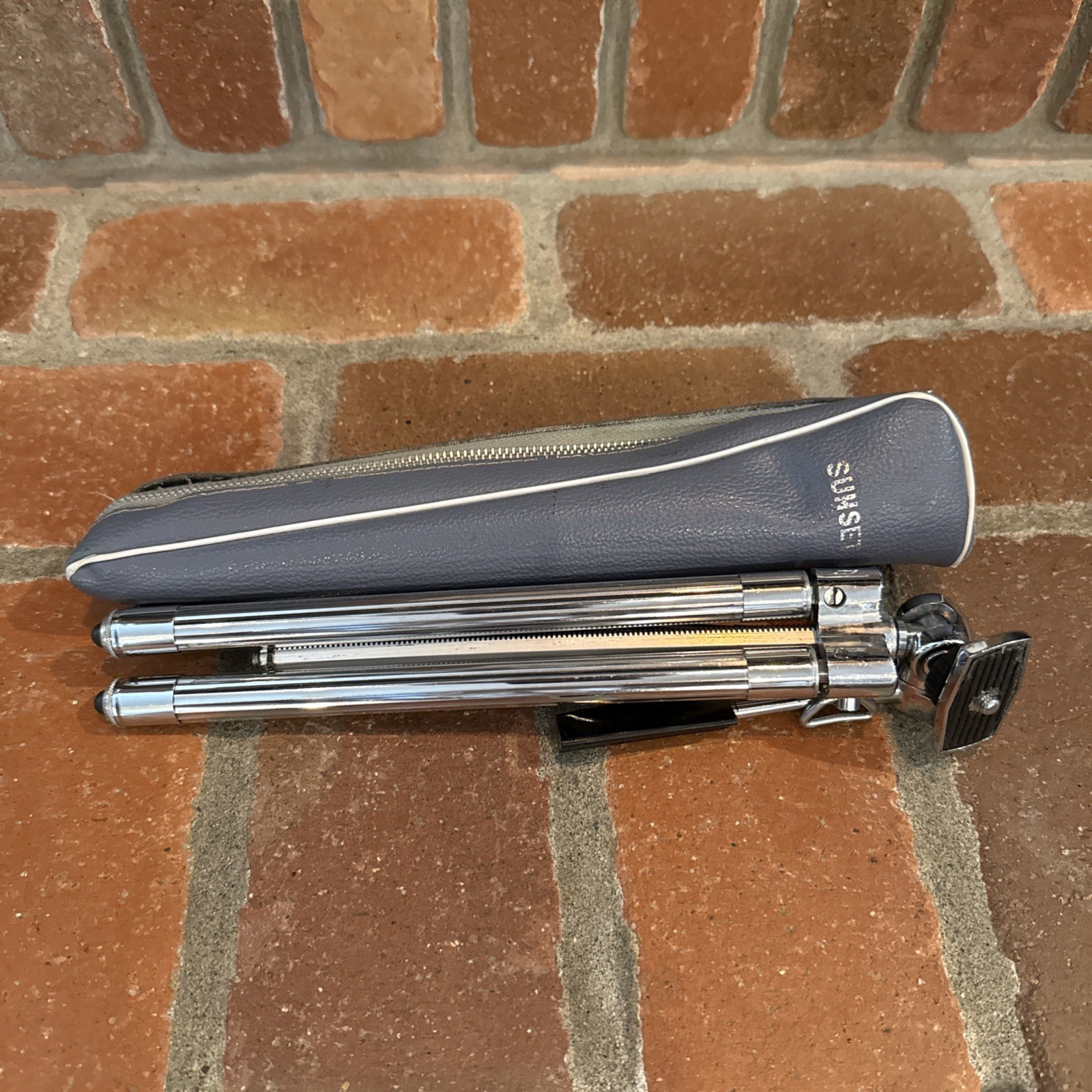 VINTAGE SUNSET CHROME CAMERA TRIPOD WITH TELESCOPING LEGS & SUNSET CASE
