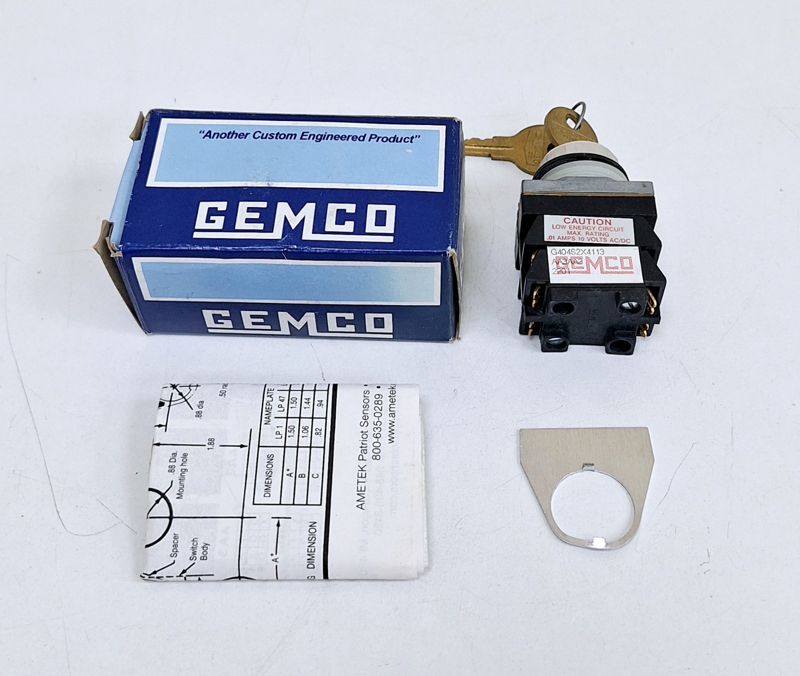 Gemco G404S2X4113 / AA3AA3 Selector Switch with Keys (Lot of 4 pcs)
