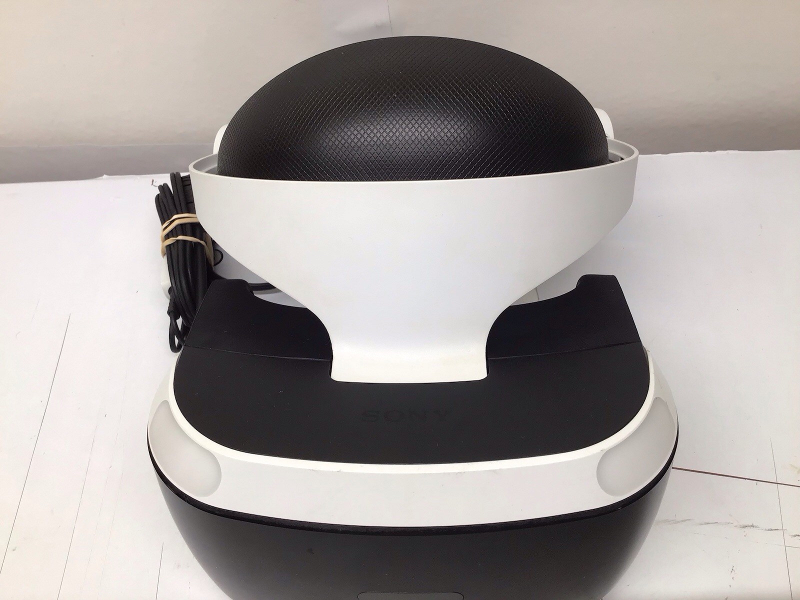 Sony PlayStation 4 PS4 Virtual Reality VR Headset Bundle White CUH-ZVR1 READ