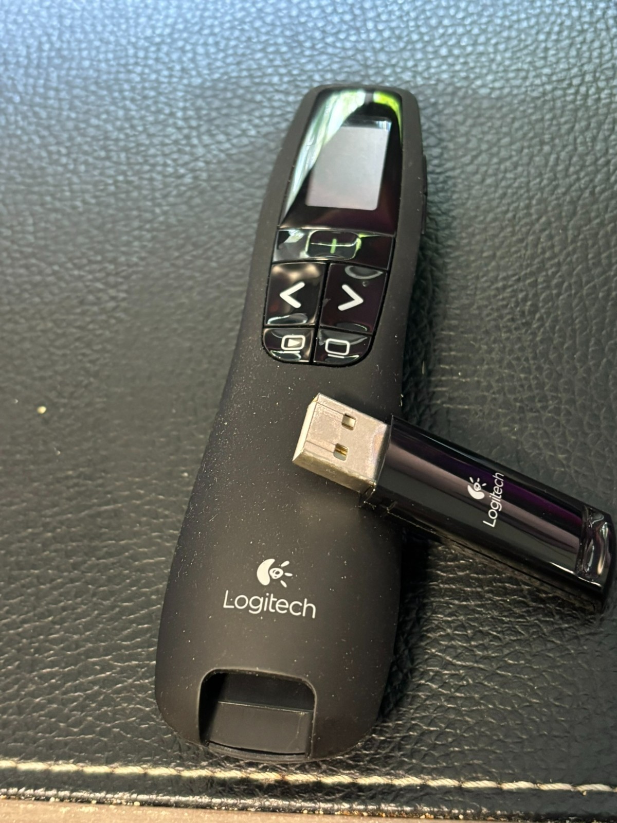 Logitech R800 LCD Laser Presentation Remote