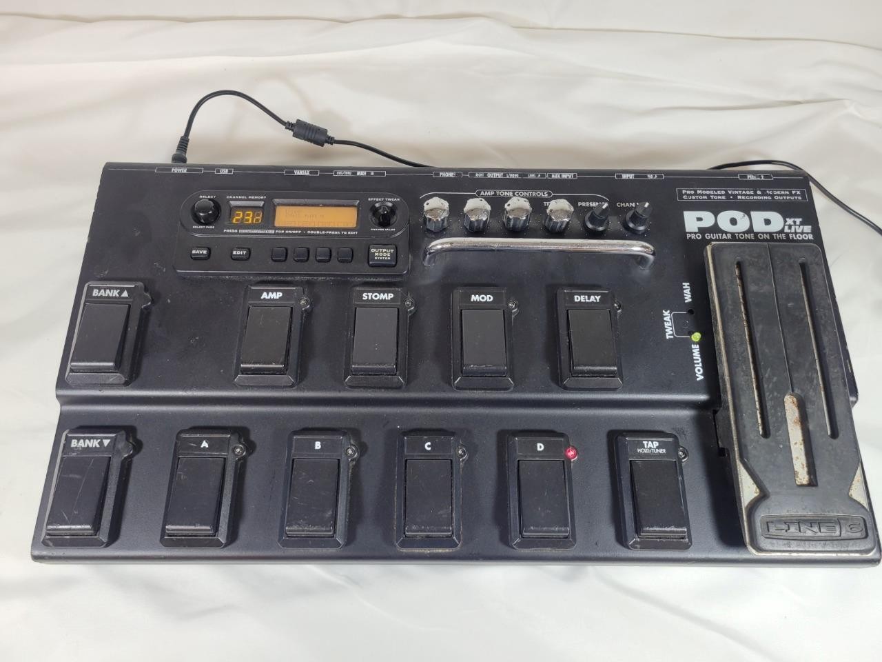 Line 6 POD XTLive Guitar Multi-Effects Amp Modeler Pedal Processor