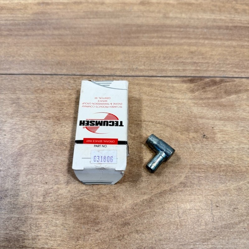 New TECUMSEH OEM NOS FUEL FITTING / 631806