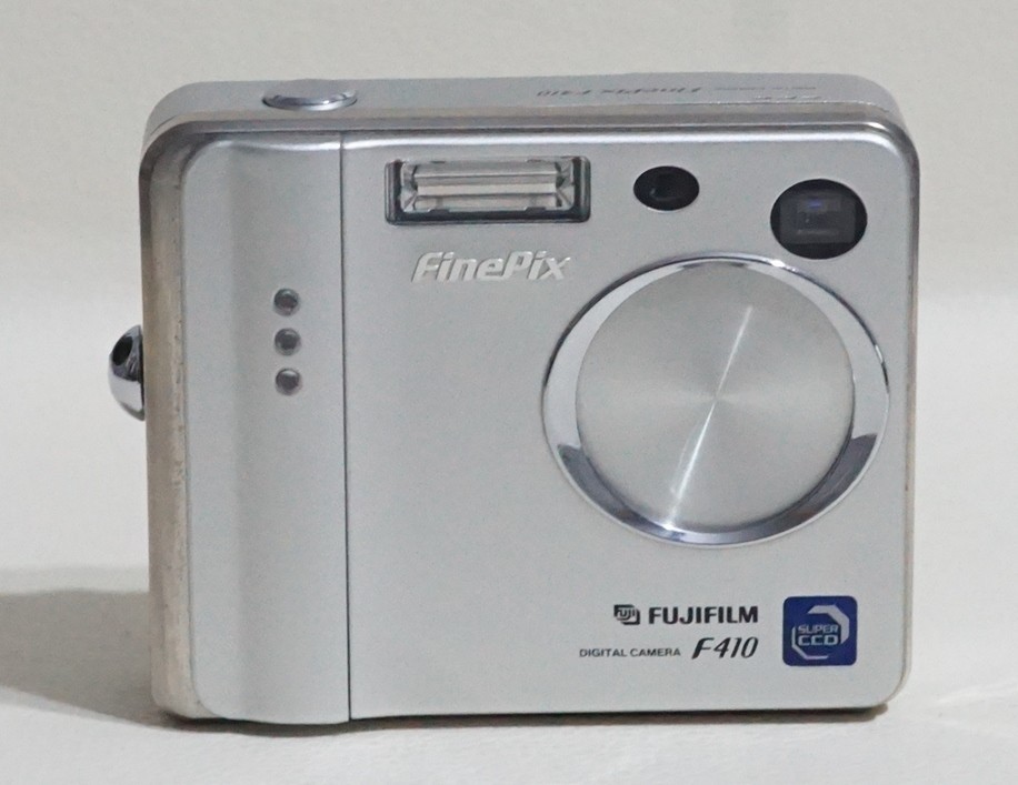 Fujifilm Finepix F410 Digital Camera "FAULTY" Spares or Repair
