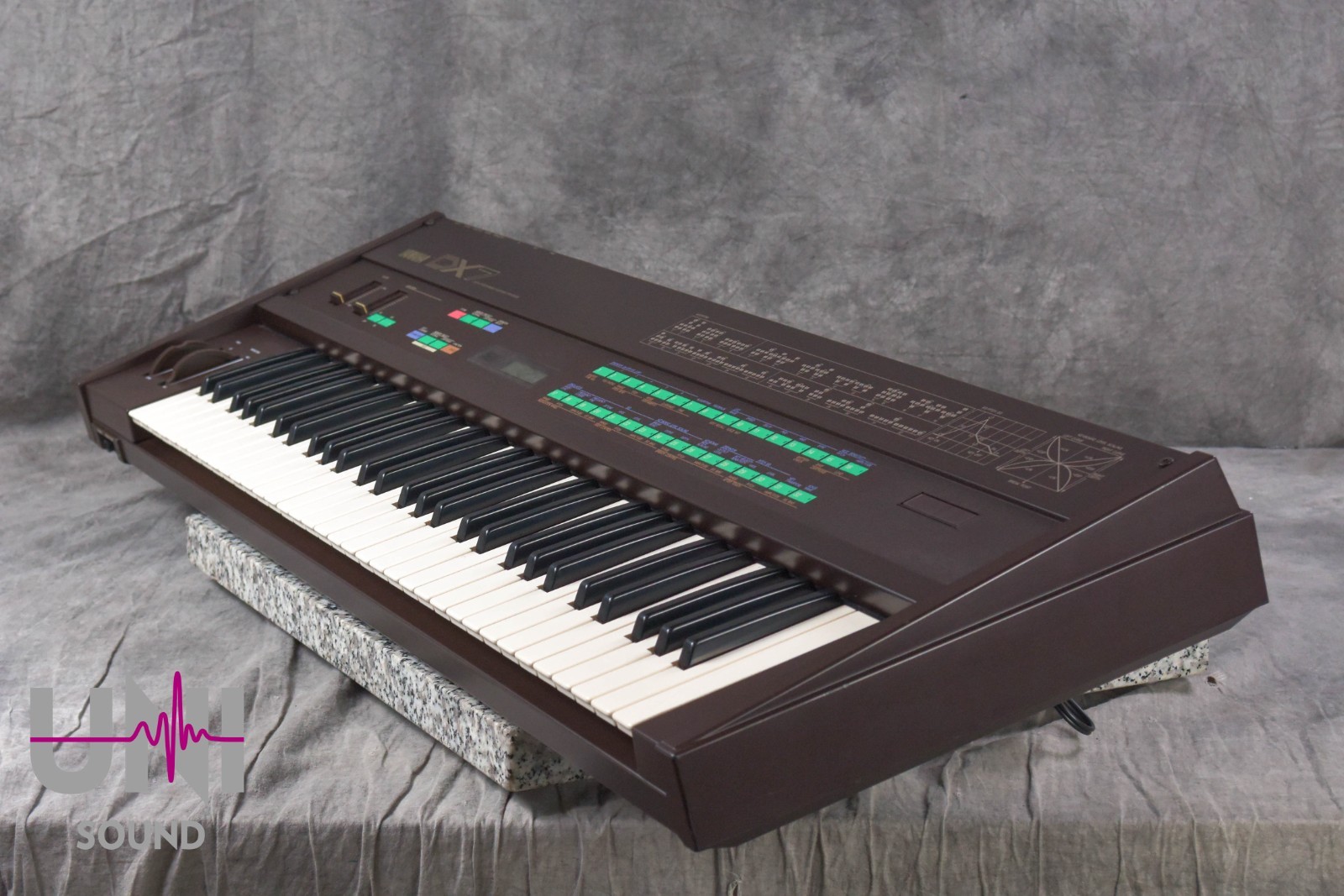 YAMAHA DX7 Digital Programmable Algorithm Synthesizer in Very Good Condition