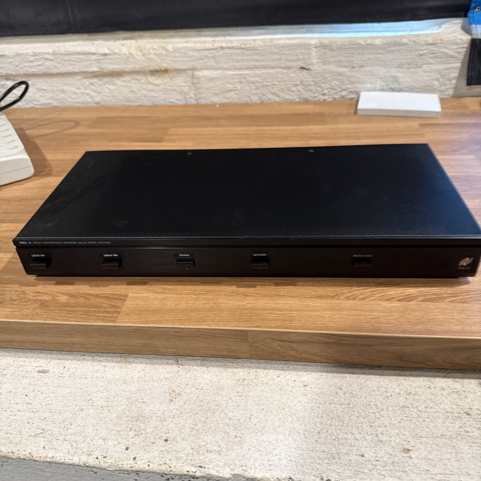 Niles HDL-4 High Definition Speaker Selection System 4 Pair Speaker Selector