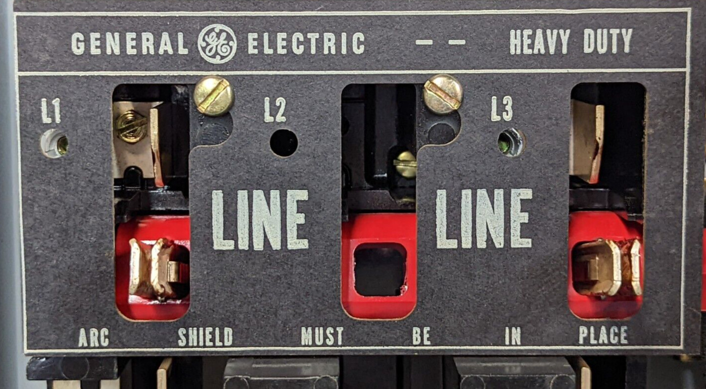 GE HEAVY DUTY SAFETY SWITCH 60 AMPS 240V.AC MAX HP 10 CAT NO TH2222J