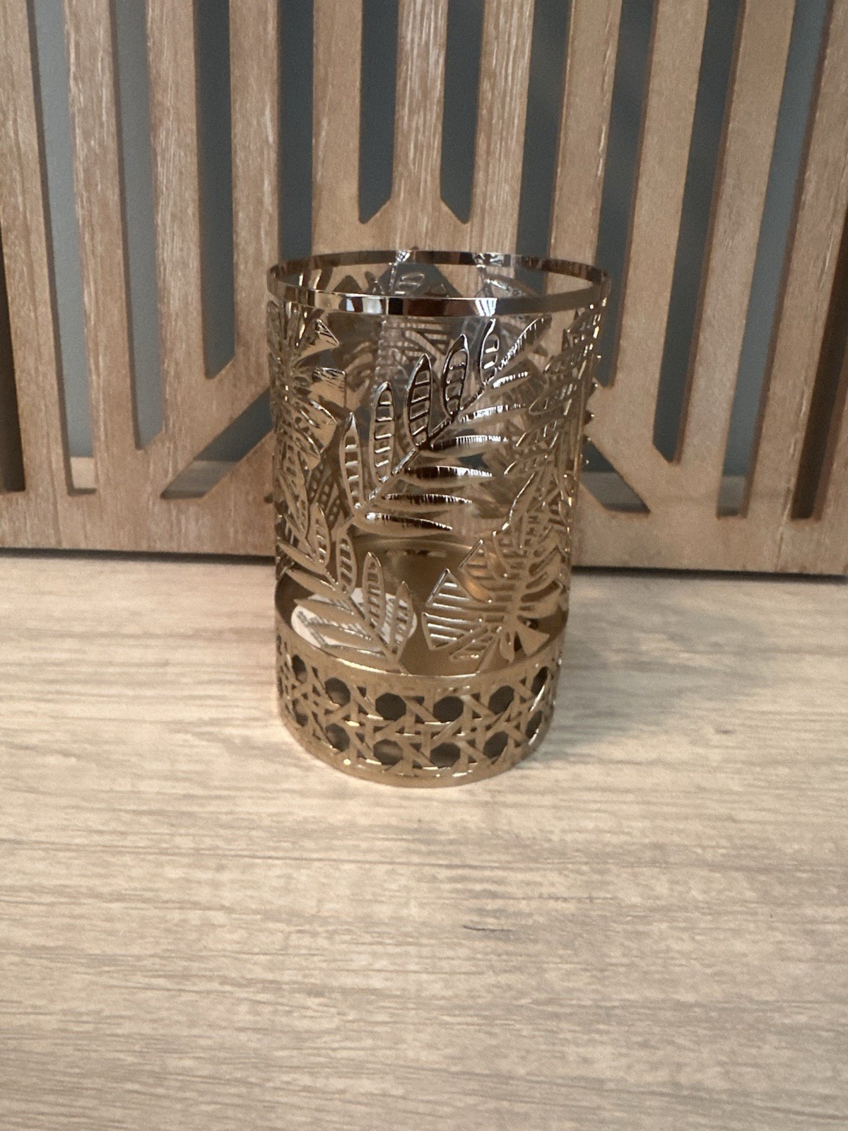 BATH AND BODY WORKS SINGLE WICK CANDLE HOLDER - GOLD PALM TREE LEAF - NEW