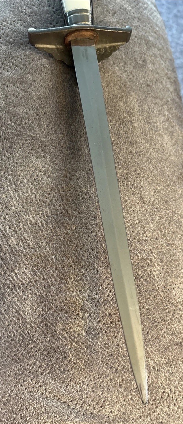 Dagger-(h)
