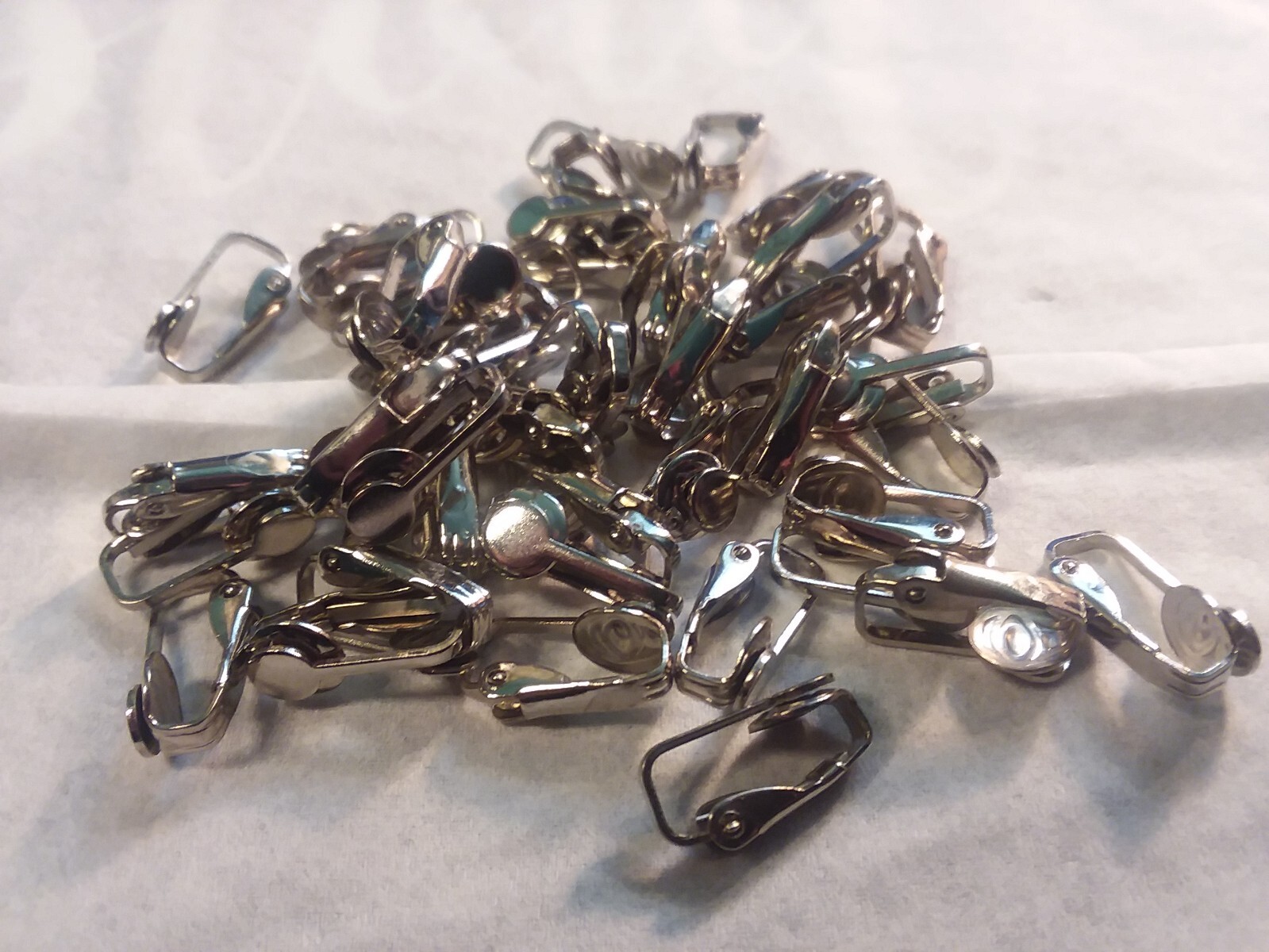 Jewelry 30 Pairs Stainless Steel  look Clipon Earrings W5mm Pad  11-01-2022 NOS