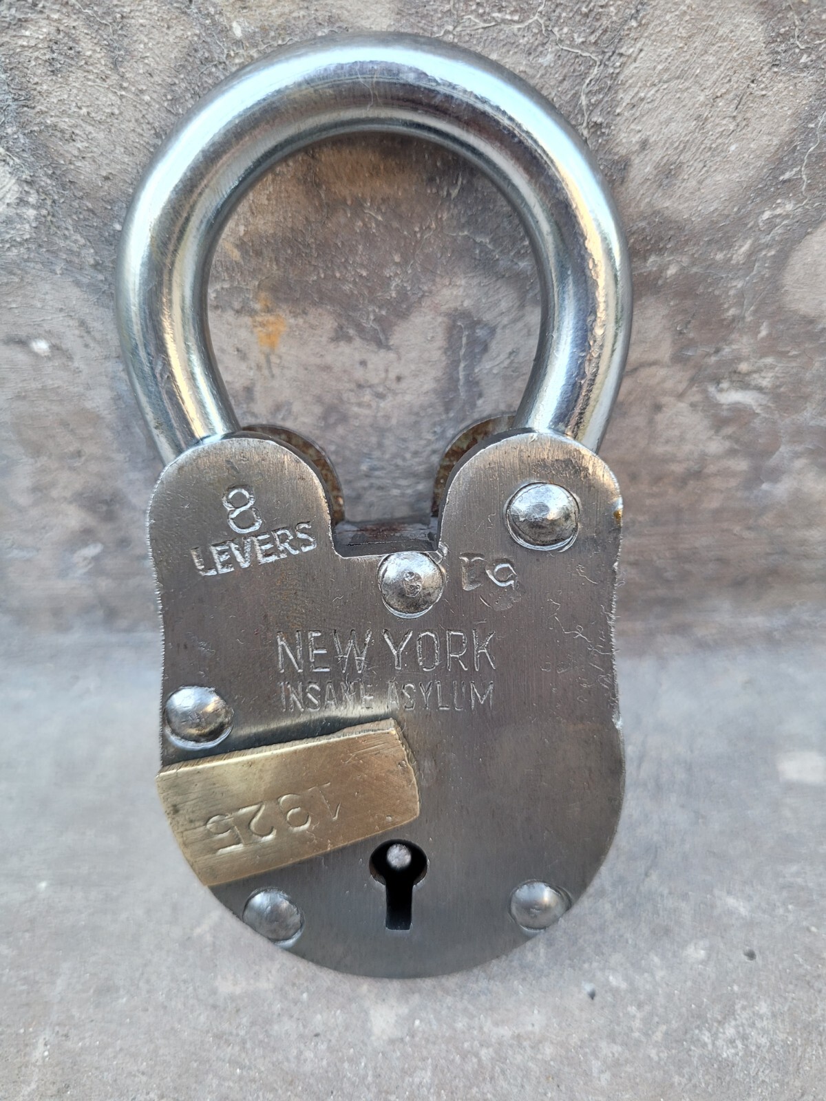 Reproduction New York Insane Asylum Escape Room Iron Padlock Lock 2 Skeleton Key