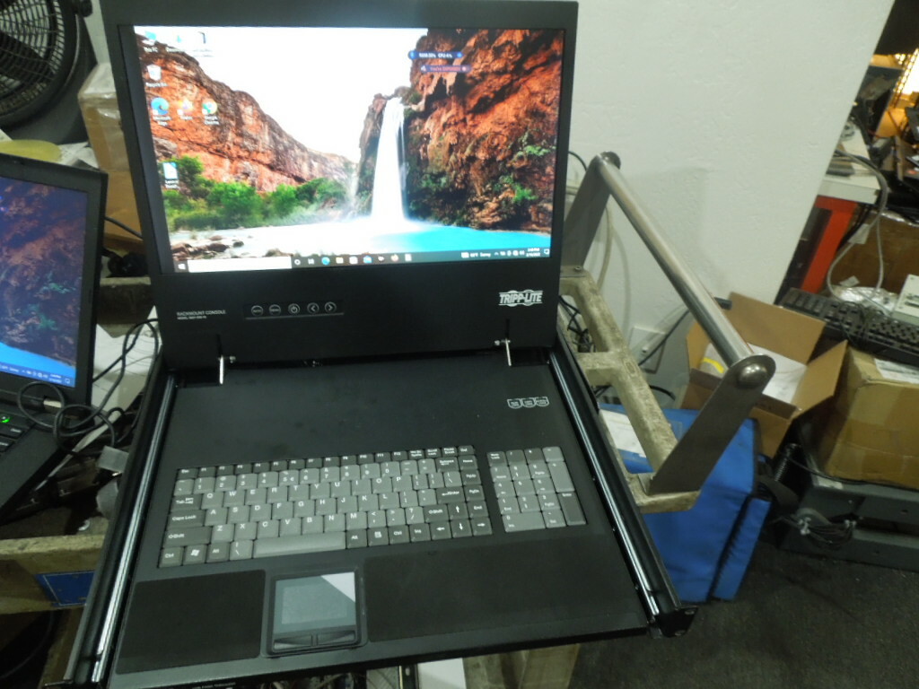 Tripp-Lite Model: B021-000-19 Rackmount Console