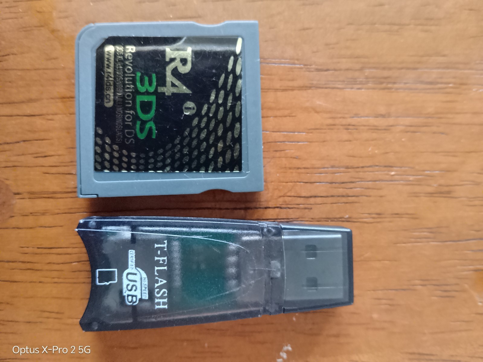 R4 3DS Revolution flashcart T-Flash USB memory card reader.