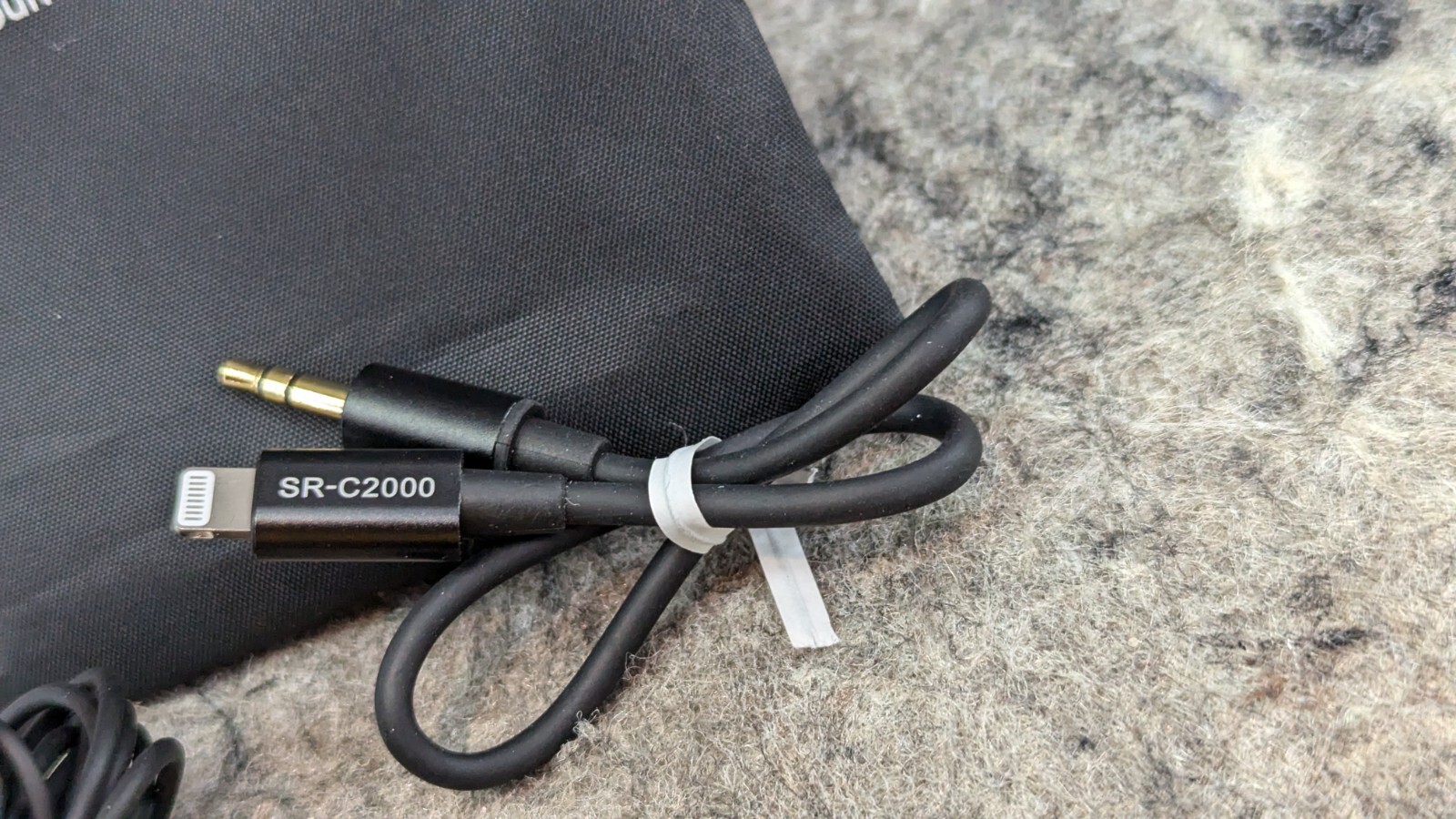 LavMicro U1A Clip-On Lavalier Microphone with 6.6' (2m) Cable/Lightning Adapter