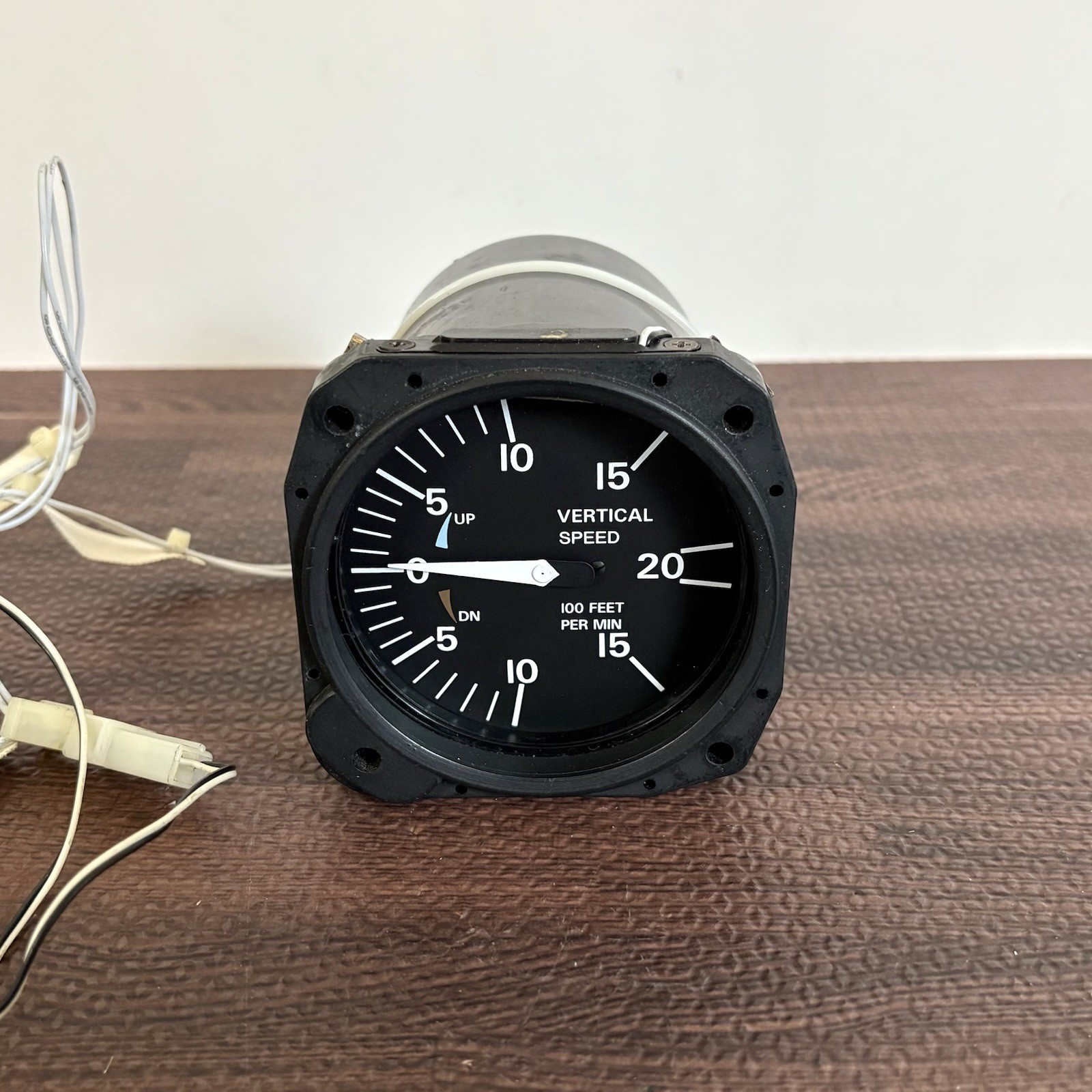 Cessna PN S3327-1 VSI Vertical Speed Indicator United 7000