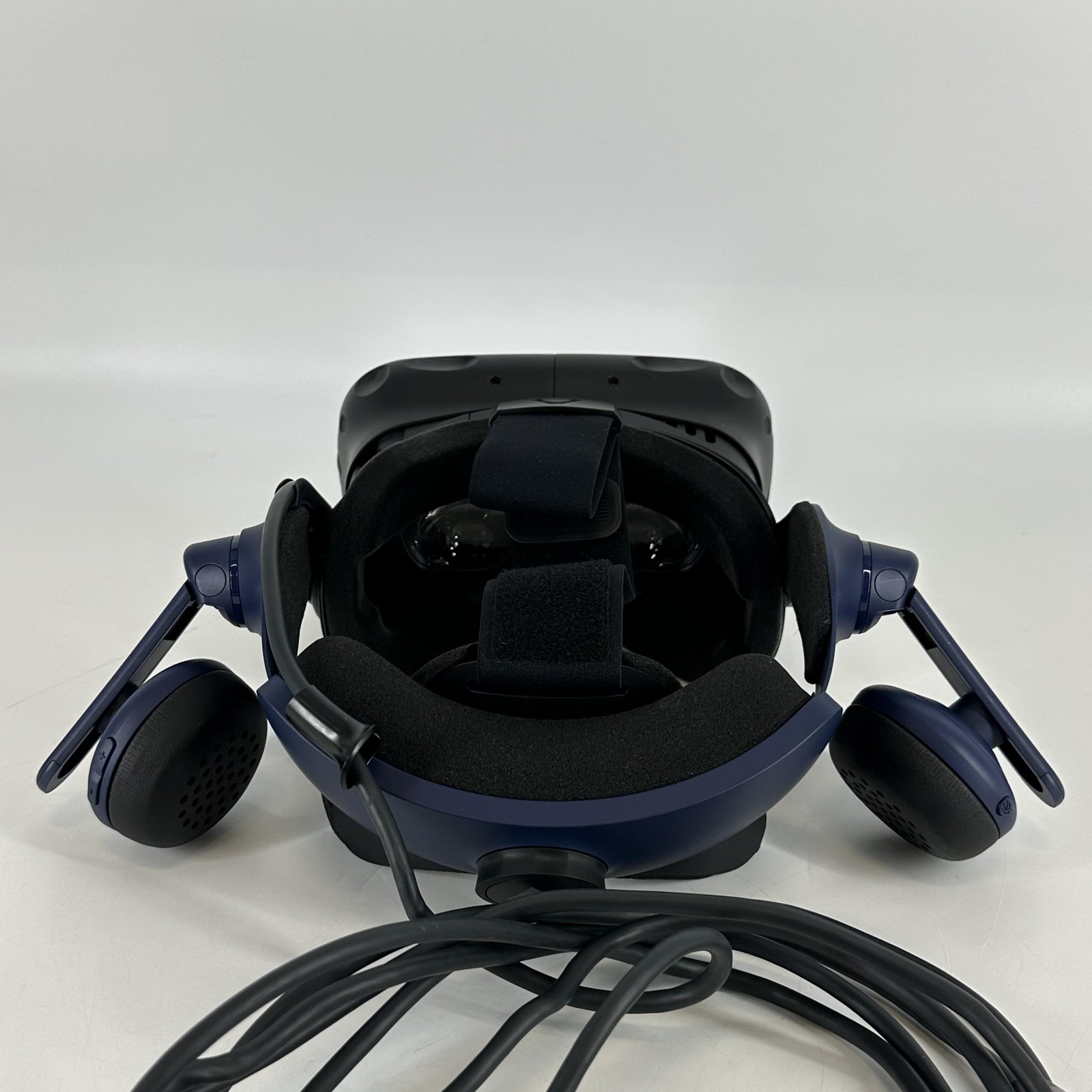 HTC Vive Pro 2 VR Headset w/ Controller/Link Box/Base Stations/USB Cable - Good