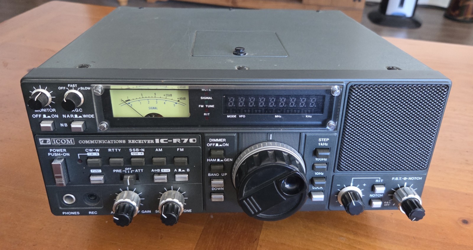 Vintage ICOM IC-R70 Communications Receiver w/Instruction Manual and Box
