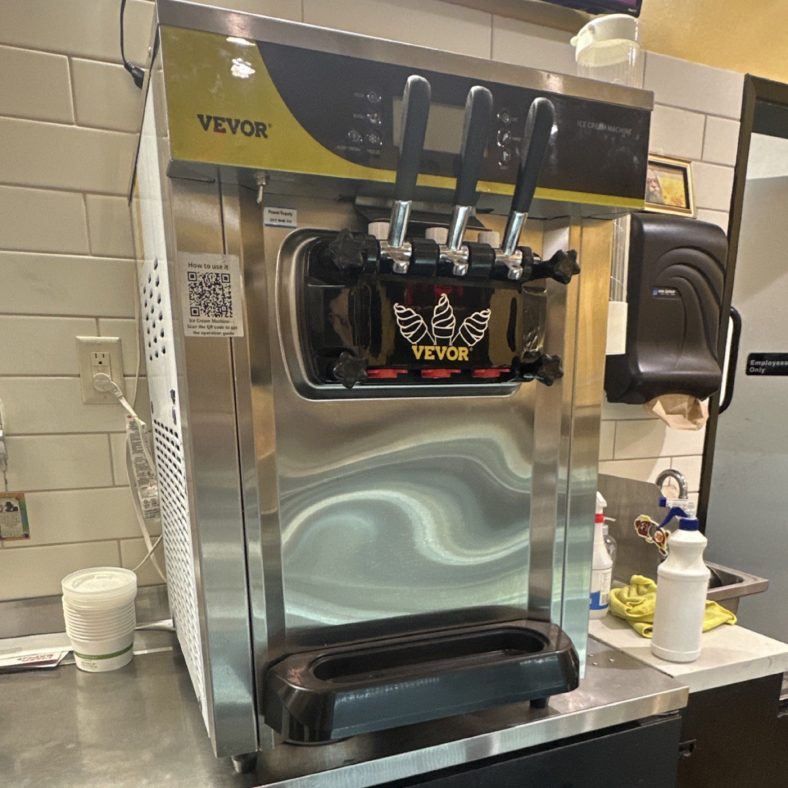 VEVOR BJH288SR1B-Z Soft Serve Ice Cream Machine 3 Hopper Countertop