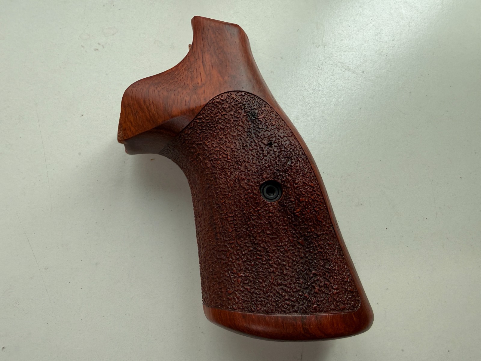 Target Grips For Taurus TRACKER/JUDGE 17 44 627 692 Hardwood No grove and Rough