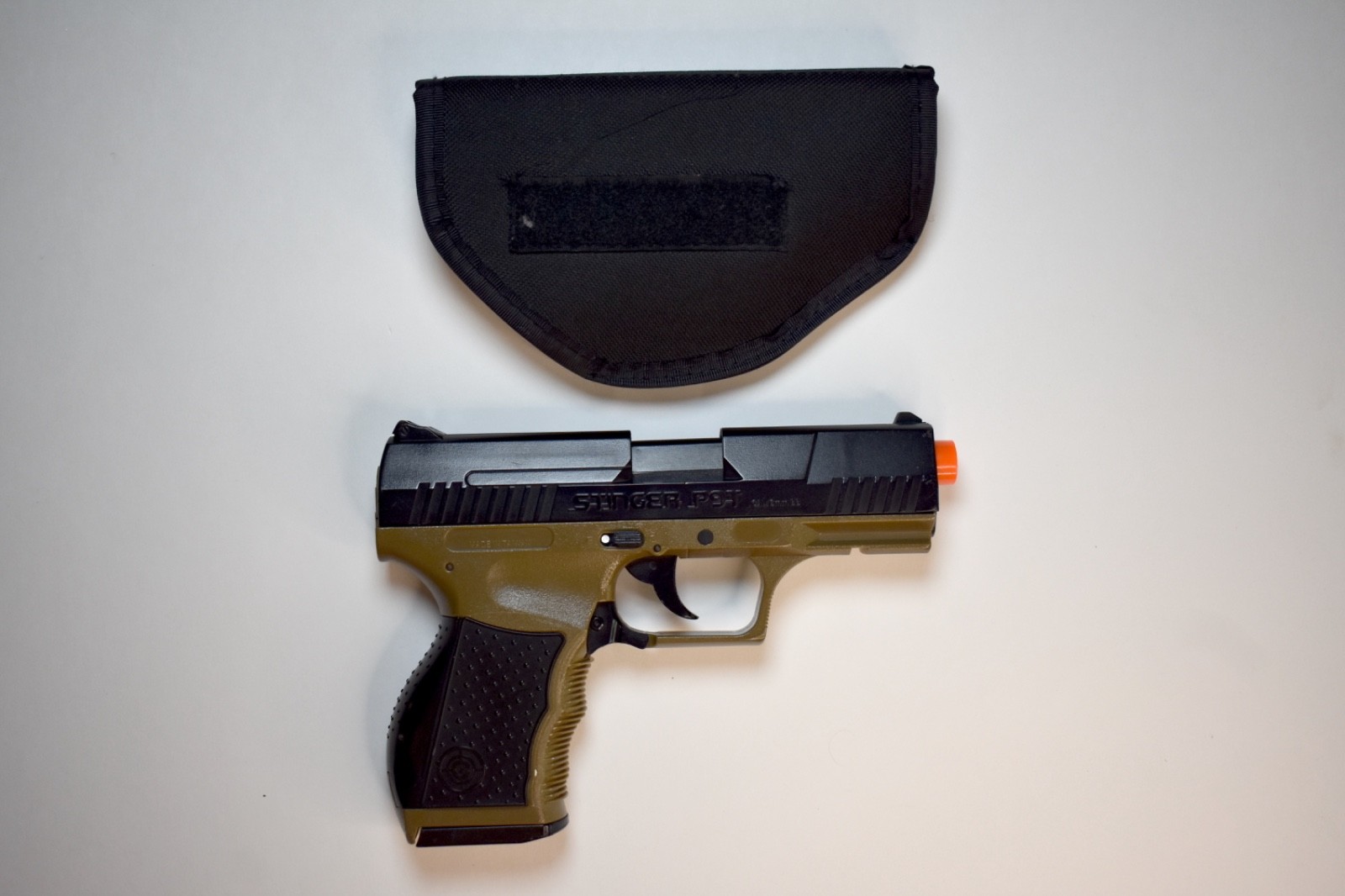Crosman Stinger PT9 Airsoft Pistol with Holster, Lightly Used