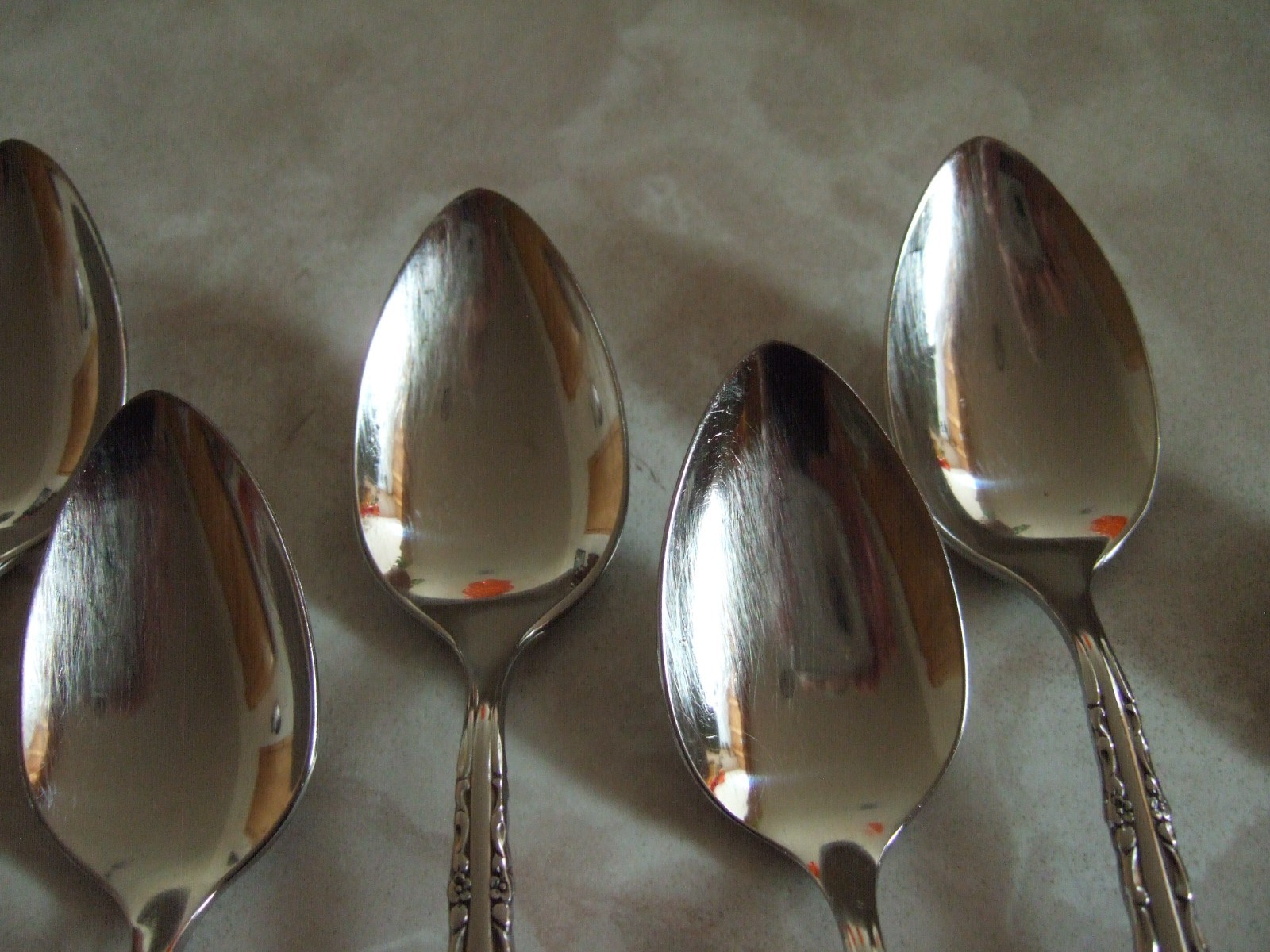 6 TEASPOONS ONEIDA CHERIE DELUXE STAINLESS FLATWARE
