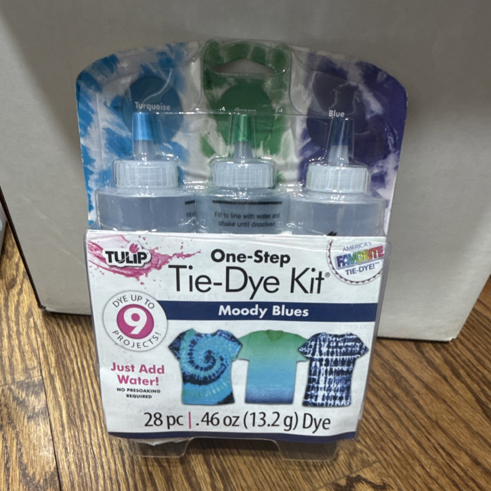 Tulip One-Step Tie-Dye Kit Moody Blues 28 pc Powder Squeeze Bottle & Paint