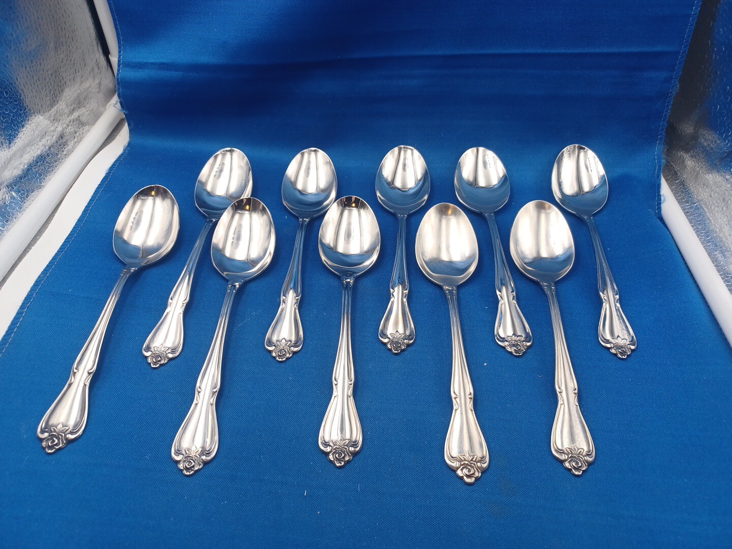 Lot of 10 Oneida ARBOR ROSE / TRUE ROSE Stainless Oval Soup Spoons 6 7/8"