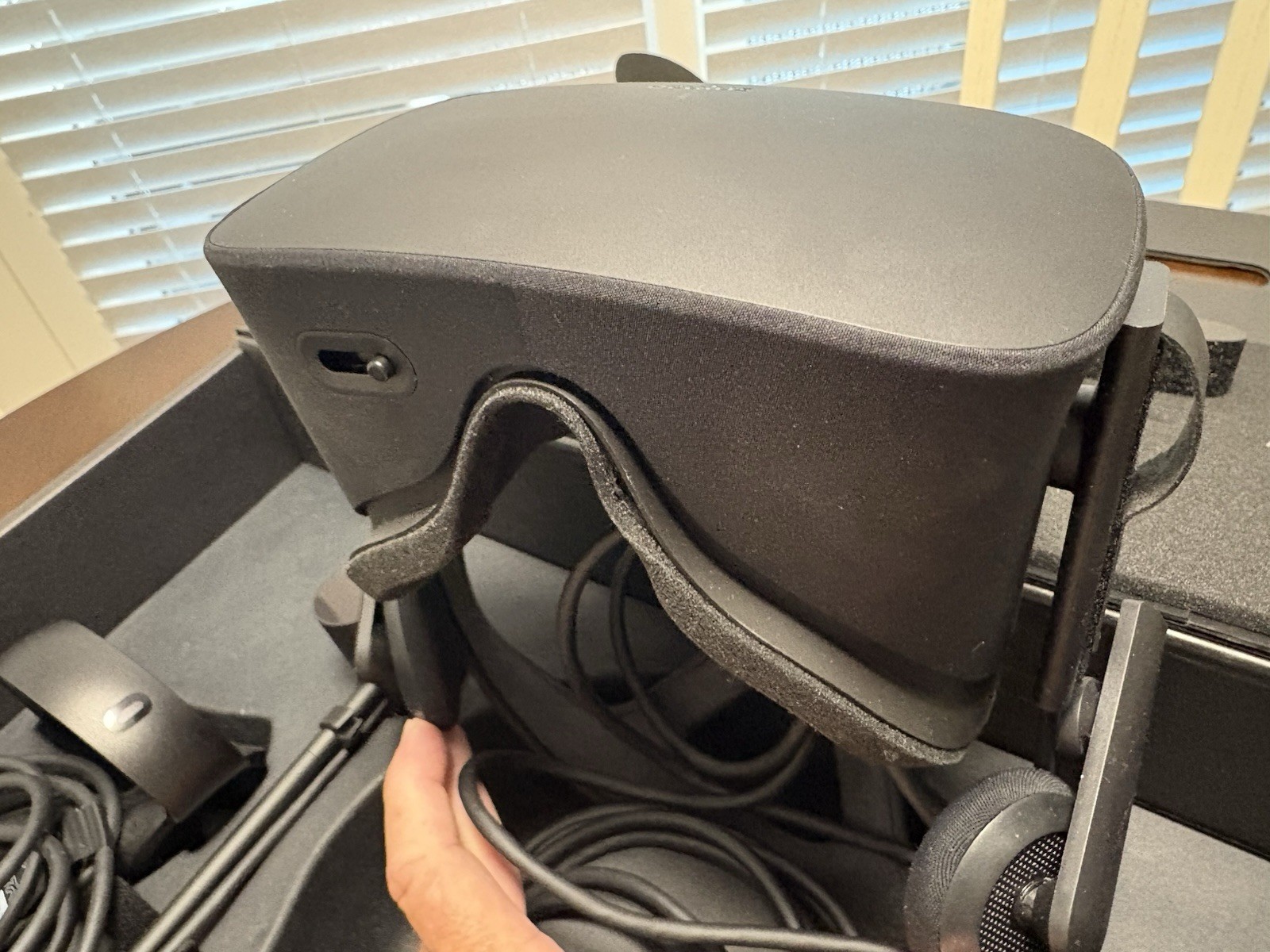 Oculus Rift CV1 Virtual Reality Headset Bundle