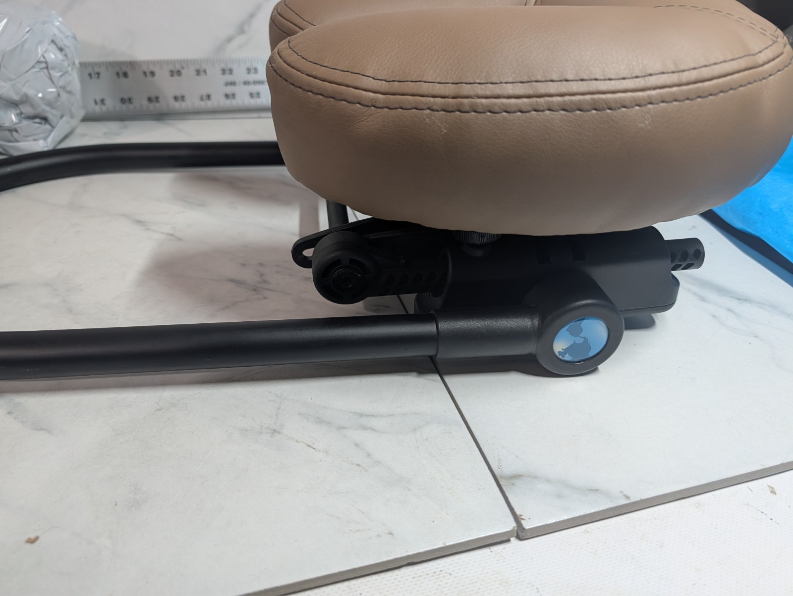 EARTHLITE Massage Table Face Cradle Deluxe Adjustable - Durable Xlnt cond