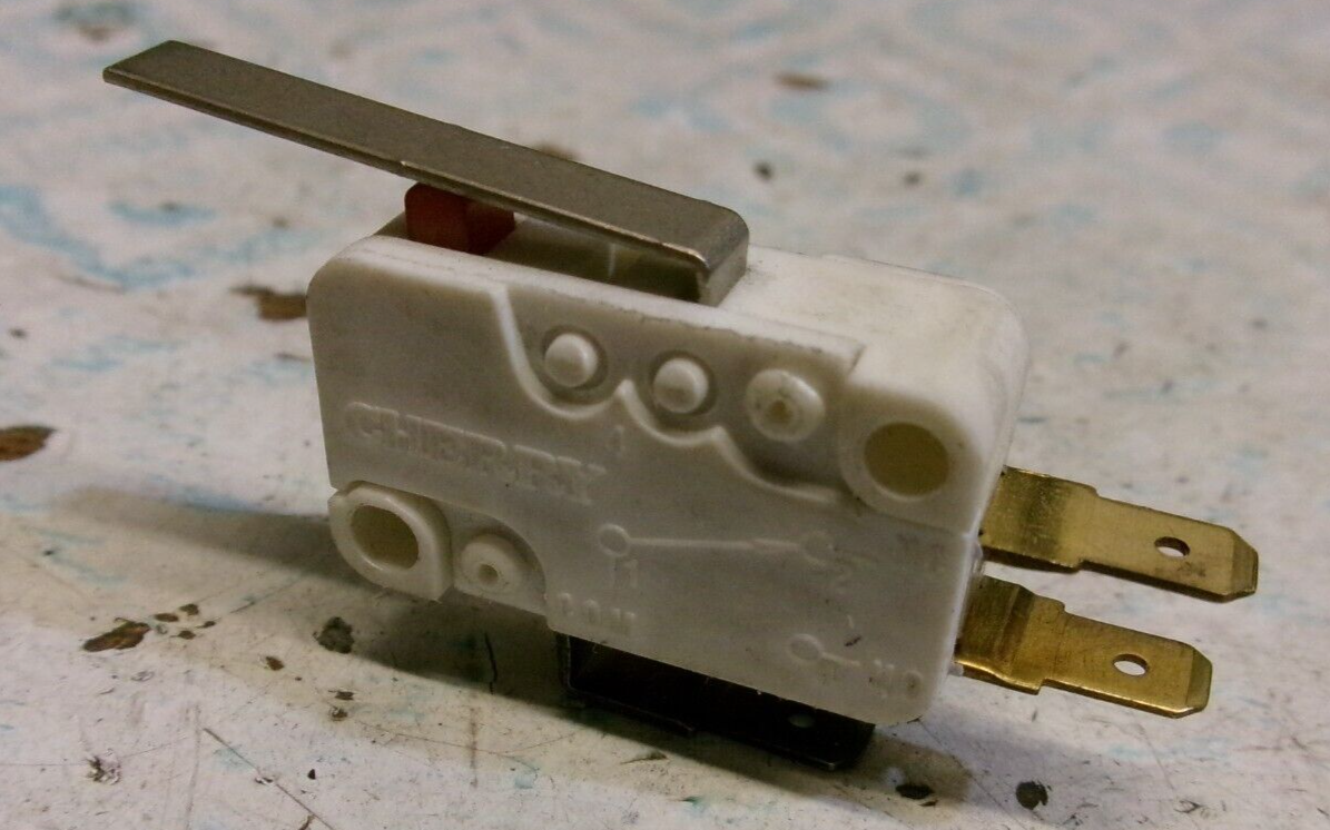 ZF FRIEDRICHSHAFEN D44LR1LD CHERRY ELECTRIC MICROSWITCH 10A 1/2HP 125/25 (BIN22)