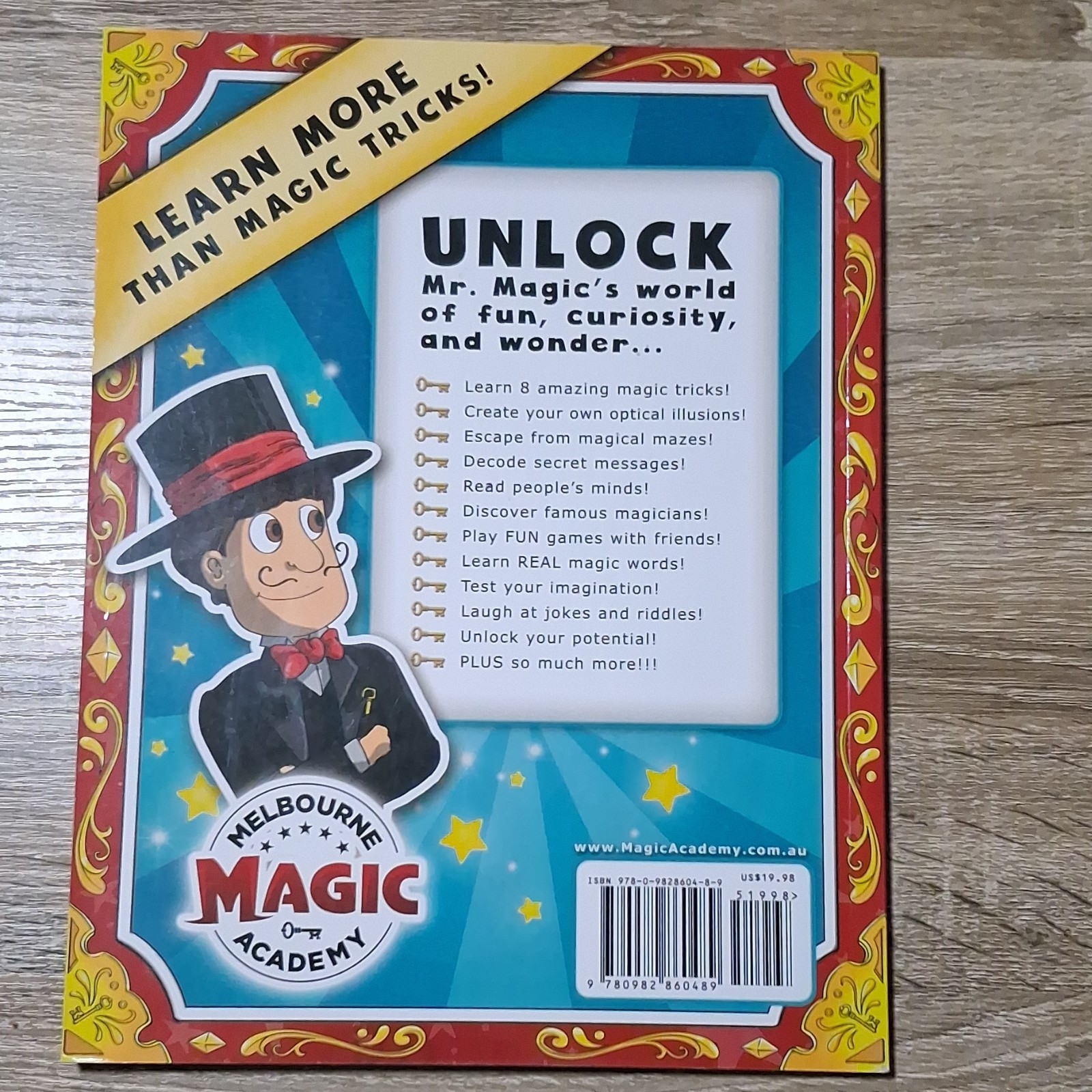 Melbourne Magic Academy Funbook 150+ Magic Tricks Mr. Magic 2019 Age 8-11