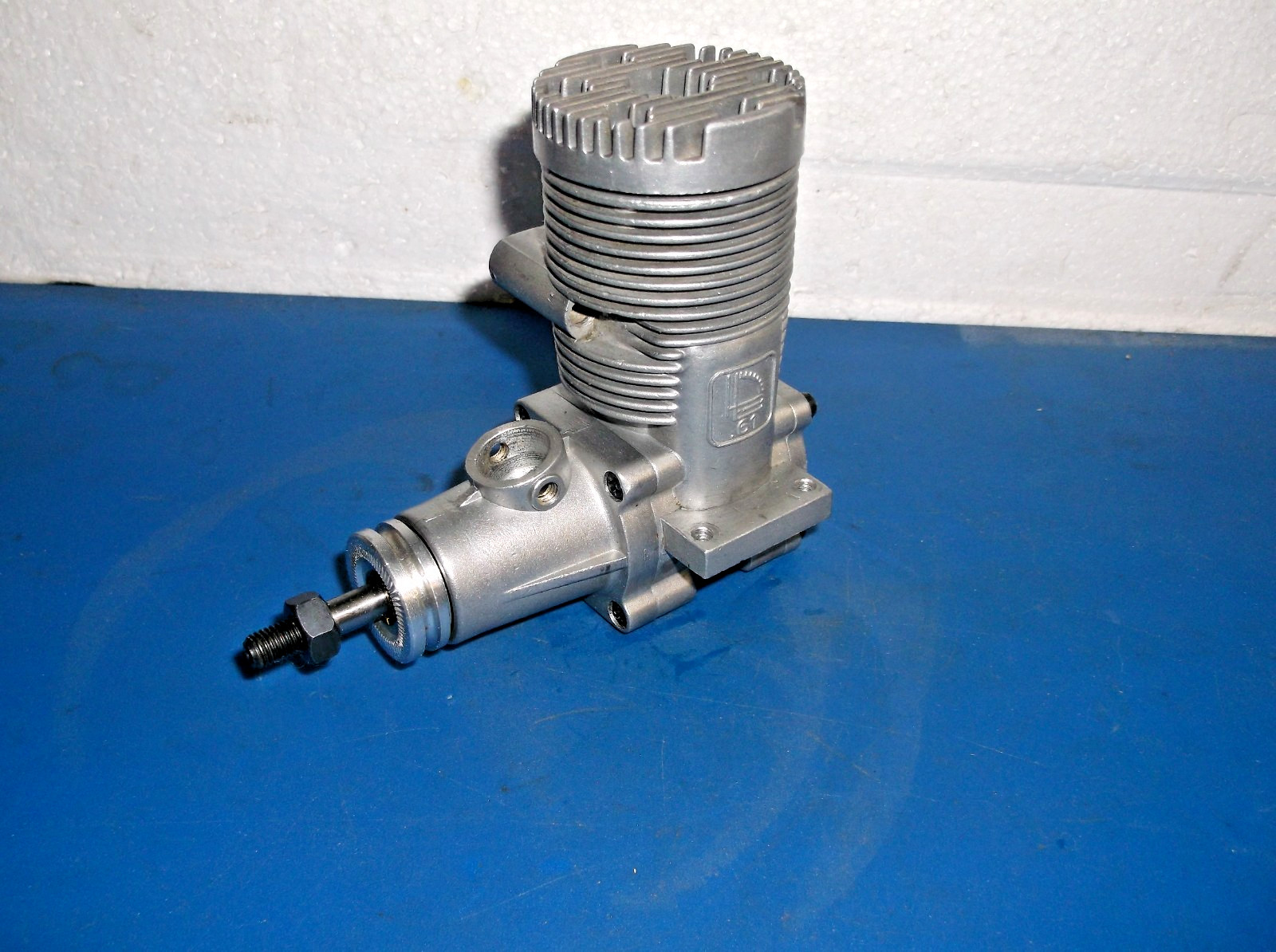 HB  .61 NOT (PDP)  R/C ENGINE , N. NEW CONDITON,  LESS, CARB  MUFFLER