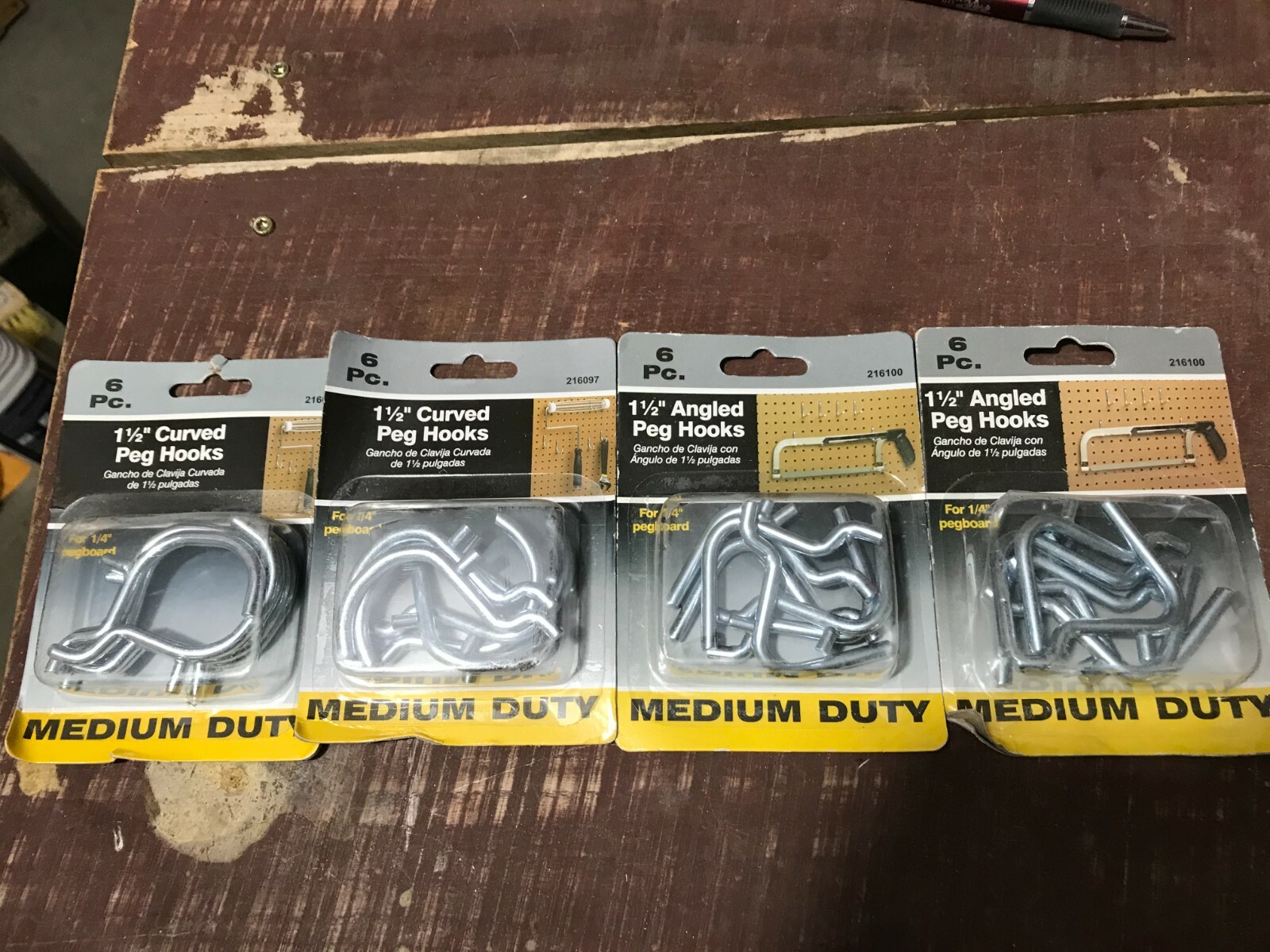 NEW 4-pack 24 piece 1.5" Curved Angled MEDIUM DUTY PEG HOOKS Do-It-Best 1-1/2"