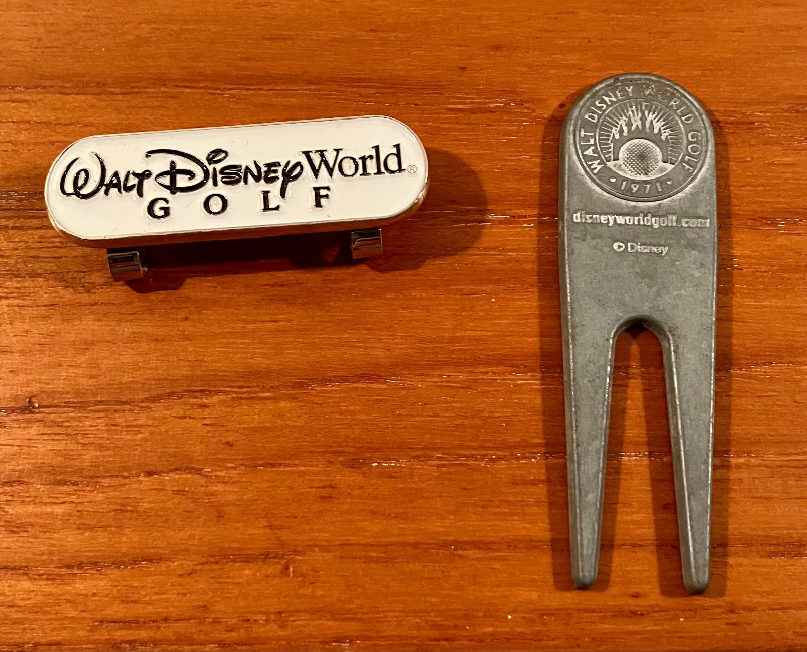 Walt Disney World Golf (Florida) Logo Golf Ball Divot Repair Tool Hat Clip