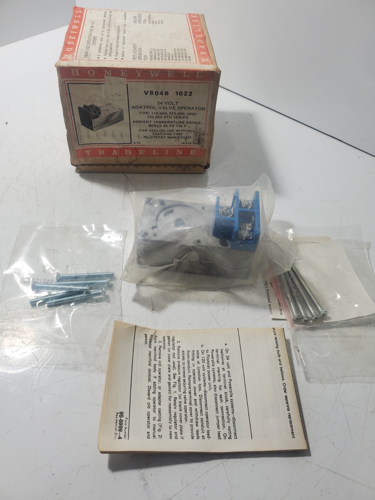 Honeywell 24 Volt Adatrol Valve Operator V804B 1022 NOS