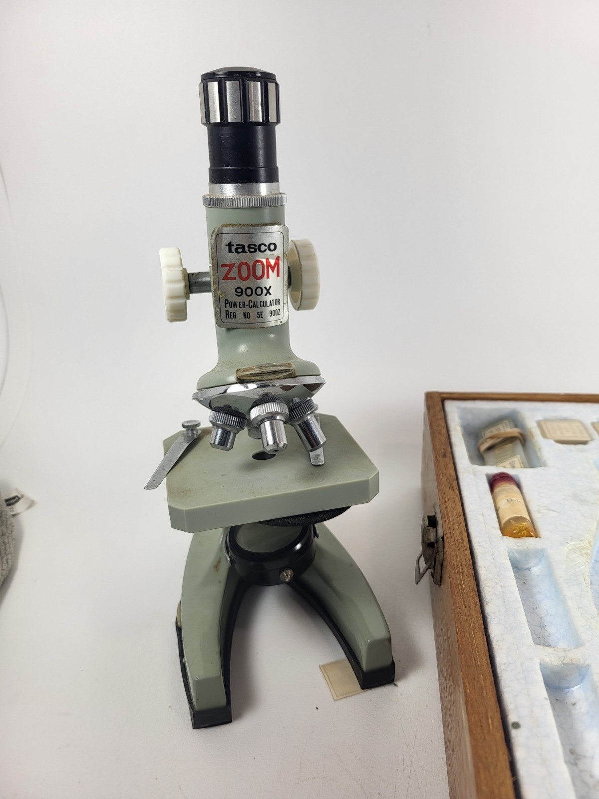 Tasco Deluxe High Quality Vintage Microscope and Case (untested)