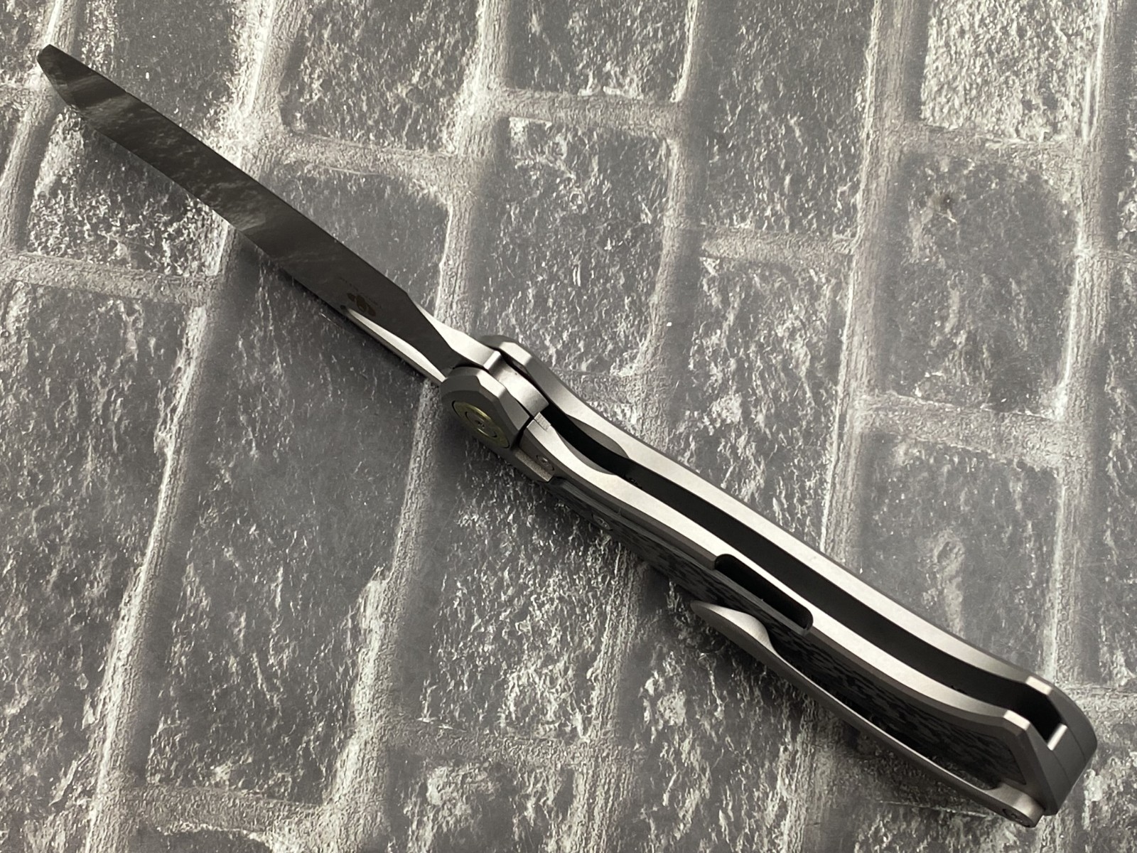 Twosun TS572-K110-CF Folding Knife K110 Blade Titanium/CF Handle Pocket Knife