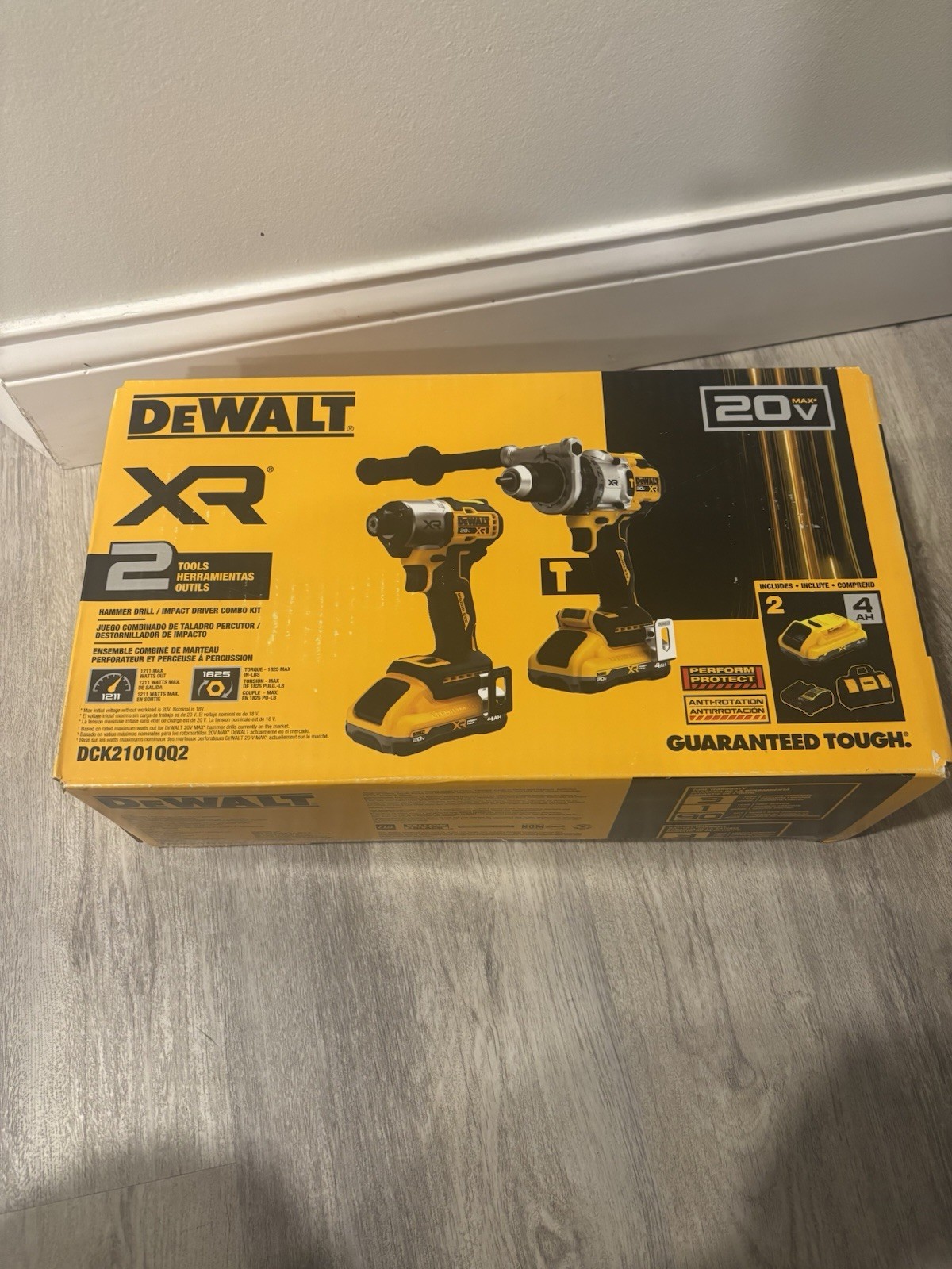 Combo XR dewalt Hammer drill XR, Impact XR, 2 batteries 4.0ah XR, Charger, Bag