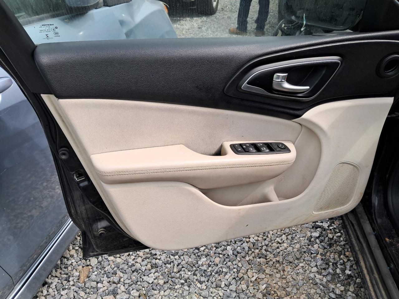 200 2015 Glove Box 4773858