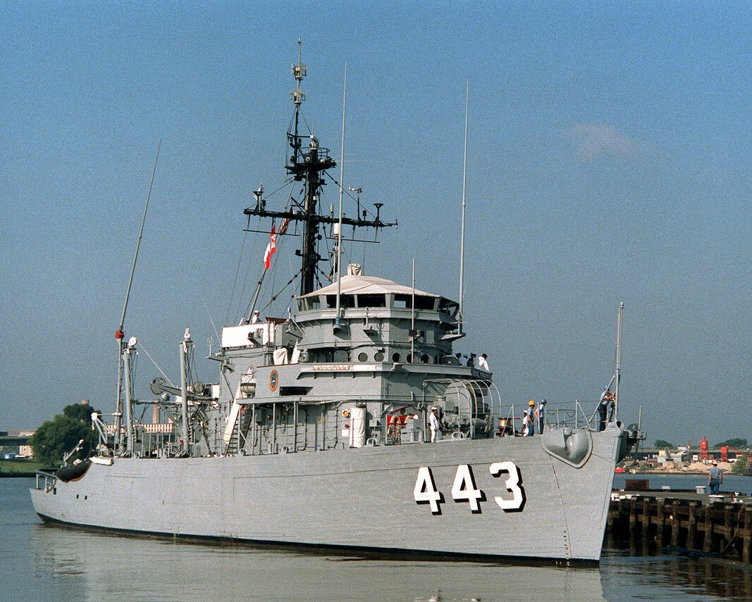 USS FIDELITY 8X10 PHOTO AM-443 NAVY US USA MILITARY MINESWEEPER SHIP