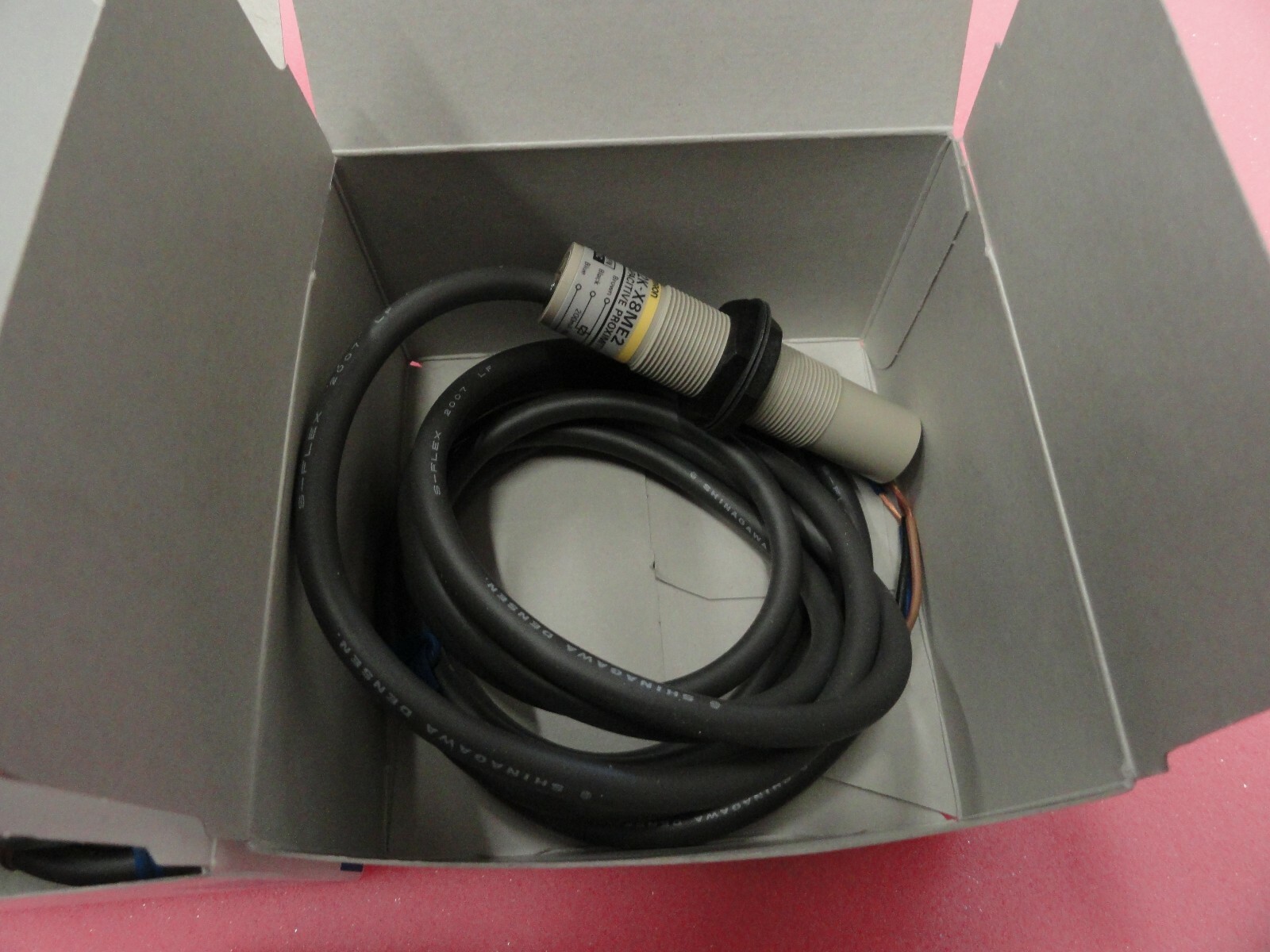 Lot of 2 Omron E2K-X8ME2 Capacitive Proximity Switch - New!!!